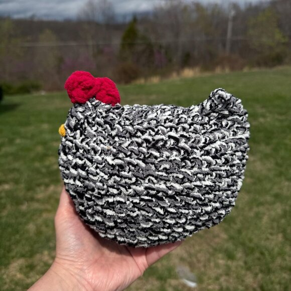 Crochet Hen That Lays Eggs – Fun and Interactive Amigurumi Toy - Picture 1 of 3
